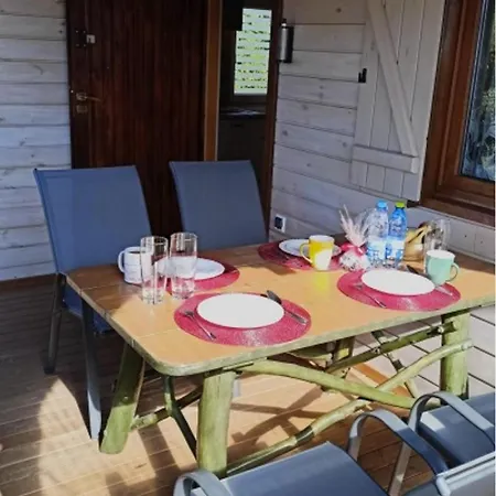 Letniskowe Promyk Lodge *